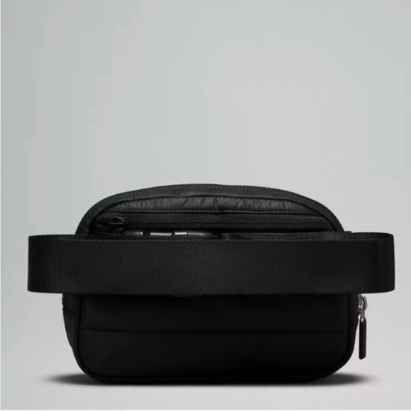 lululemon athletica WunderPuff 1L Black Belt Bag - Picture 3 of 8